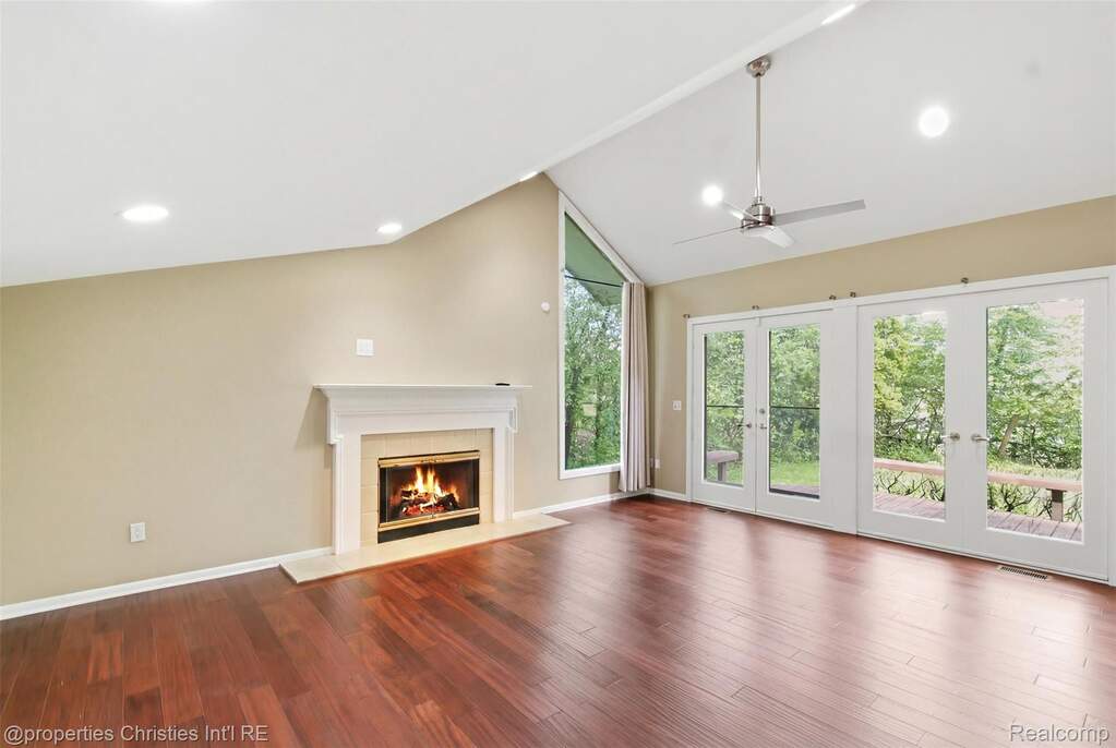 5 Bedroom Single Family Home/House's Image 13