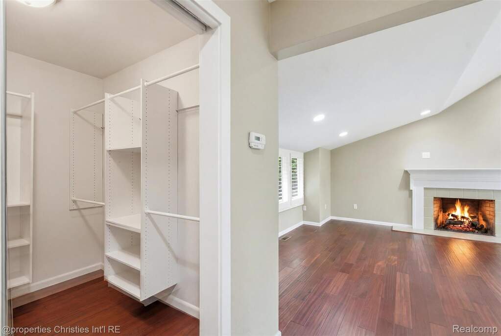 5 Bedroom Single Family Home/House's Image 16