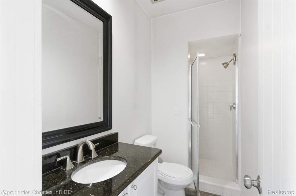 5 Bedroom Single Family Home/House's Image 25