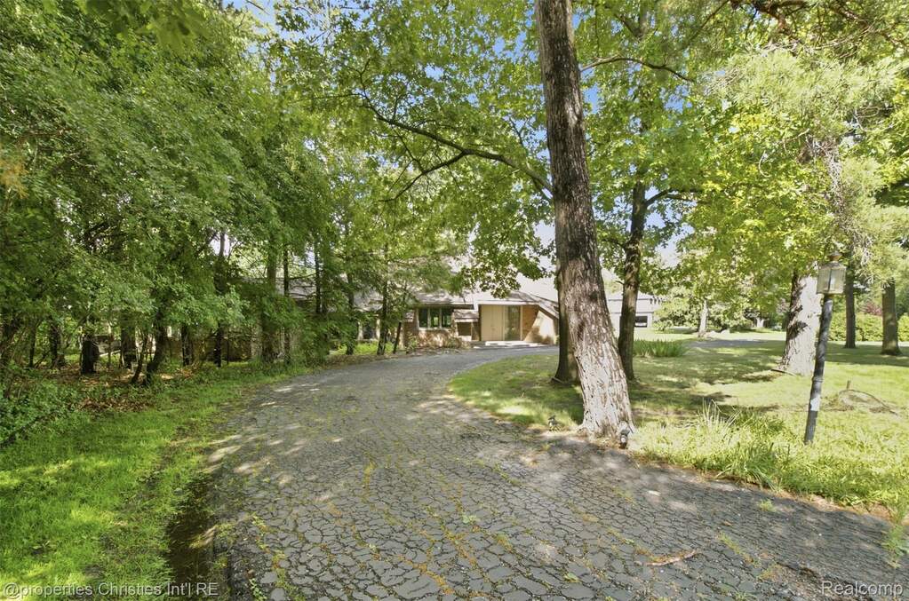 5 Bedroom Single Family Home/House's Image 45