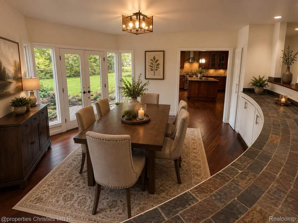 5 Bedroom Single Family Home/House's Image 6