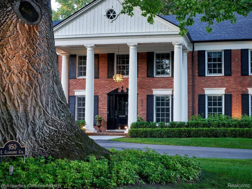 5 Bedroom Single Family Home/House's Image 7