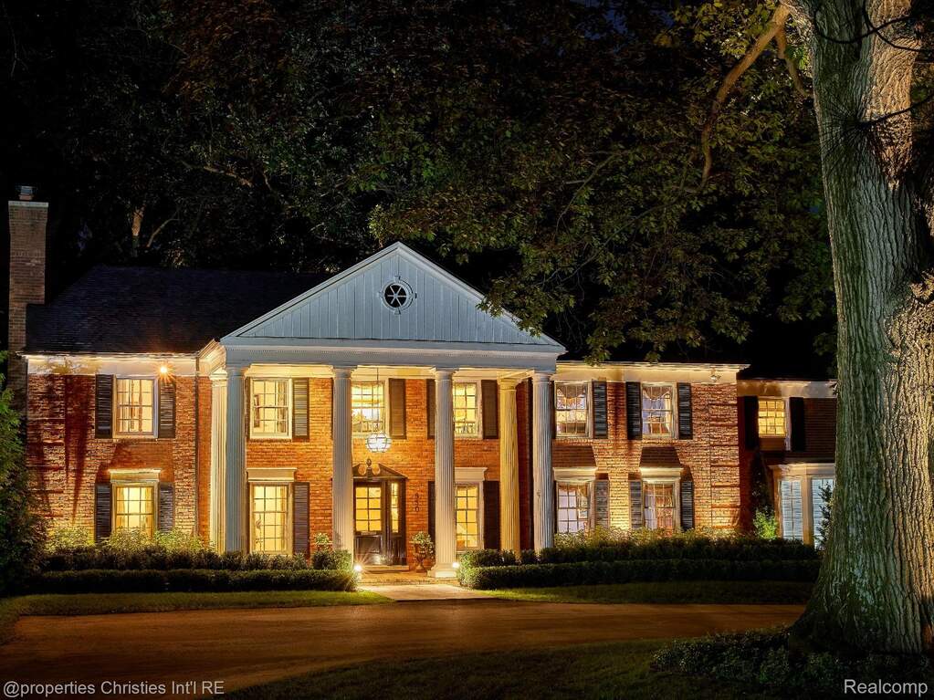 5 Bedroom Single Family Home/House's Image 8