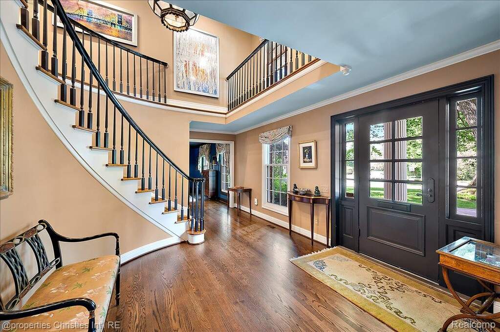 5 Bedroom Single Family Home/House's Image 10