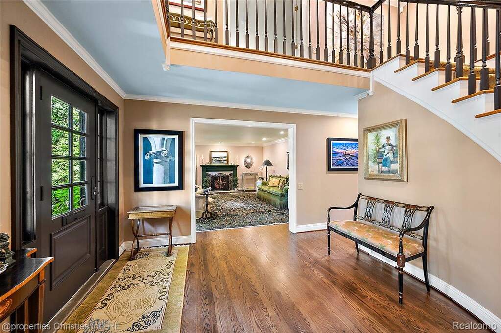 5 Bedroom Single Family Home/House's Image 11