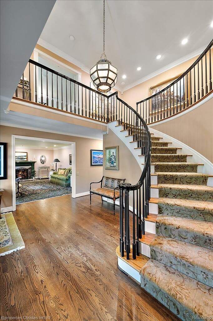 5 Bedroom Single Family Home/House's Image 12