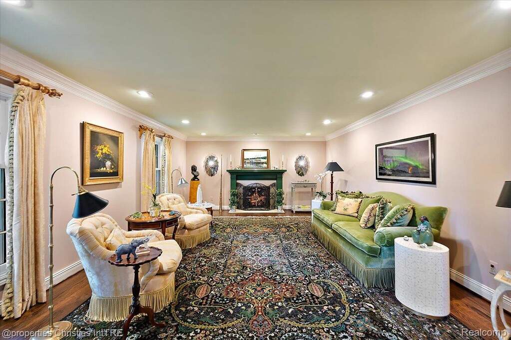5 Bedroom Single Family Home/House's Image 13