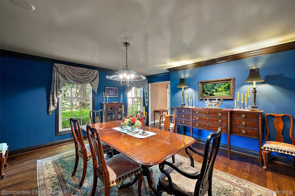 5 Bedroom Single Family Home/House's Image 15