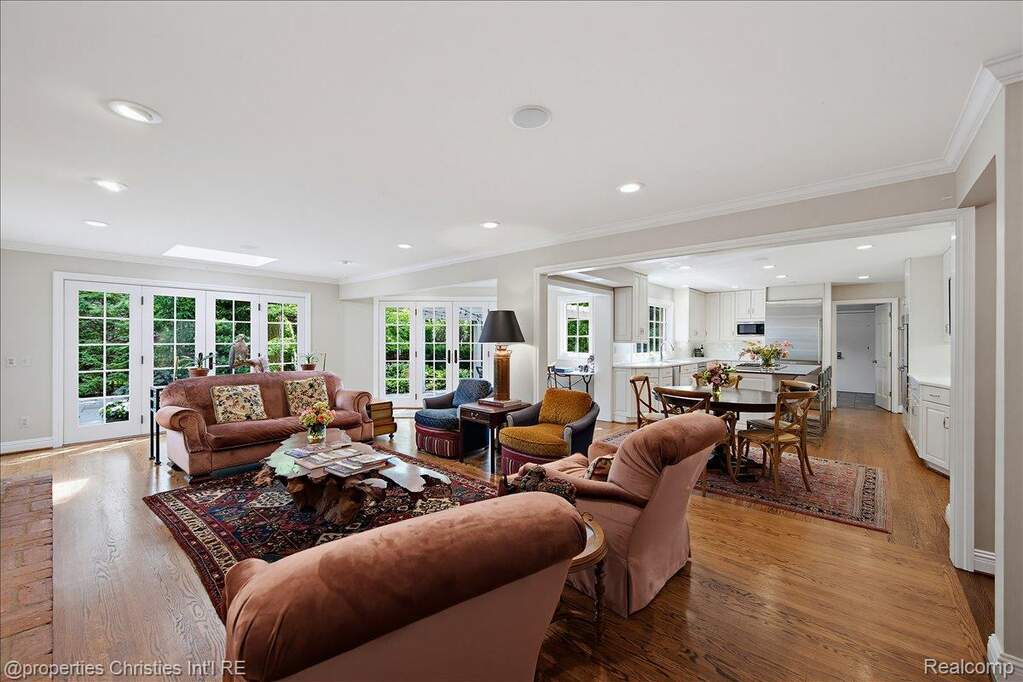 5 Bedroom Single Family Home/House's Image 19