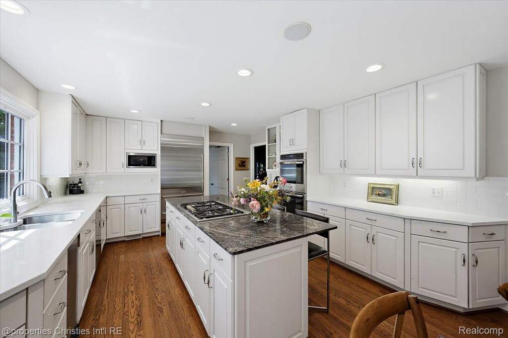 5 Bedroom Single Family Home/House's Image 22