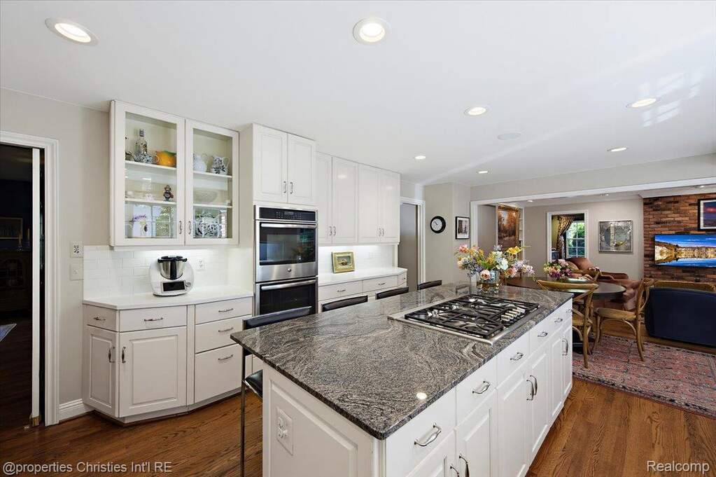 5 Bedroom Single Family Home/House's Image 23