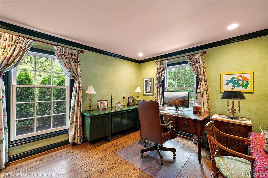 5 Bedroom Single Family Home/House's Image 26