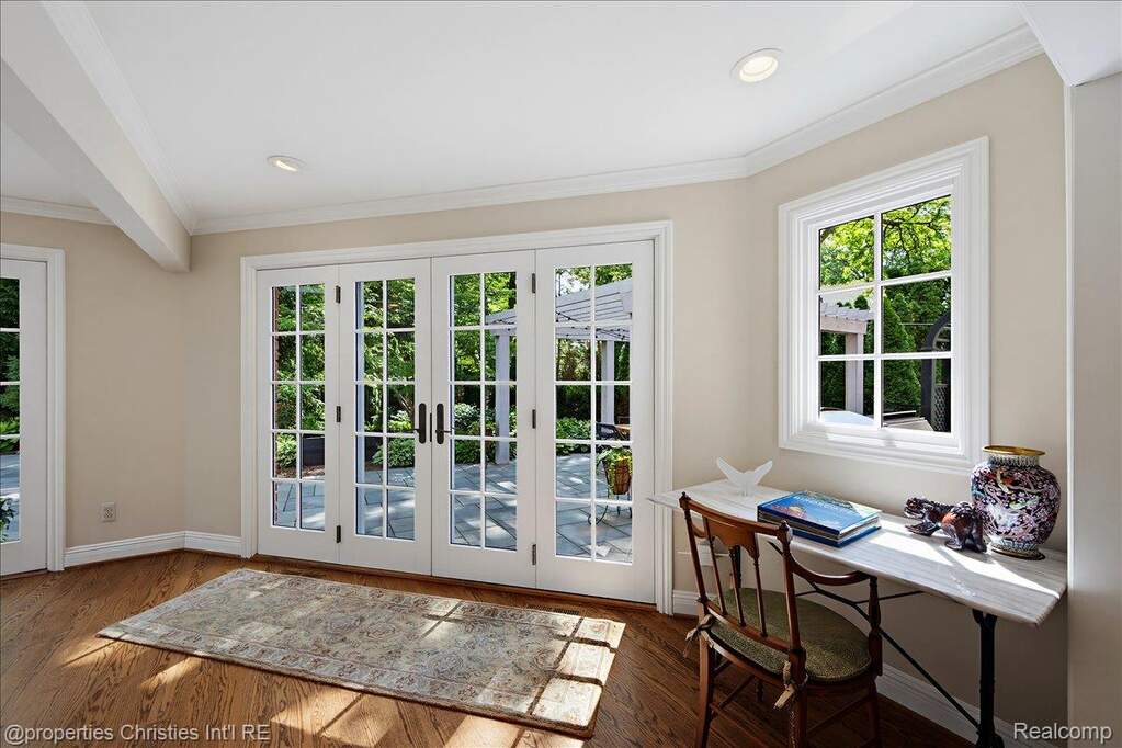 5 Bedroom Single Family Home/House's Image 28