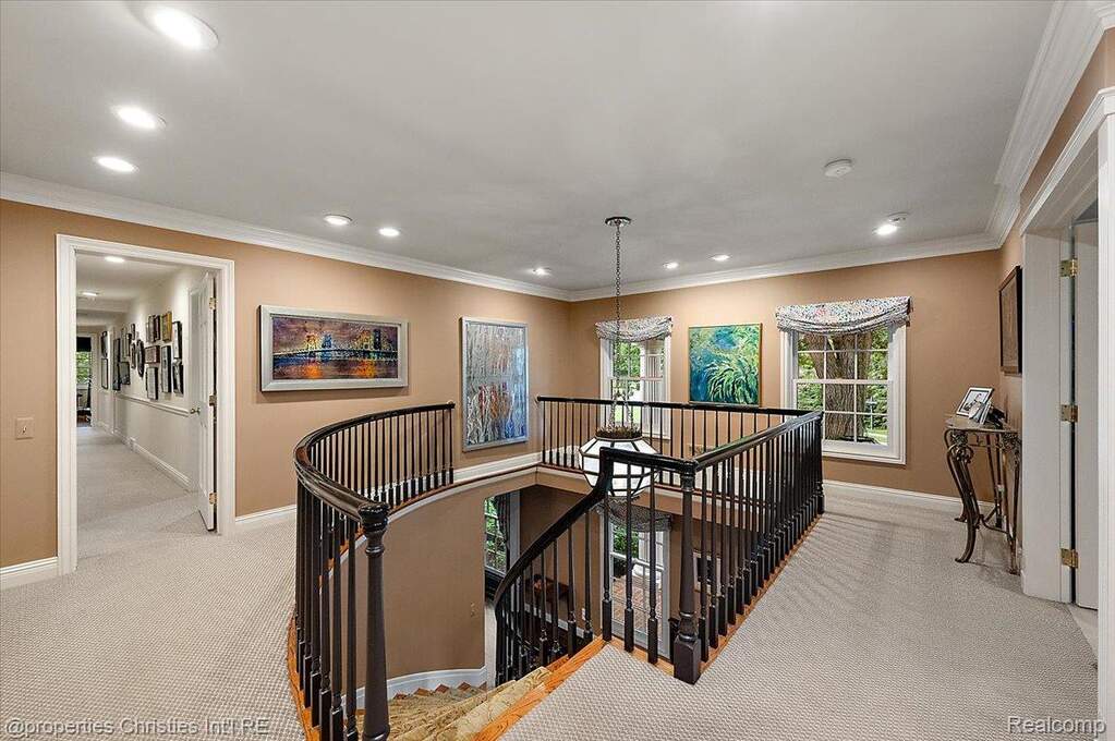 5 Bedroom Single Family Home/House's Image 29