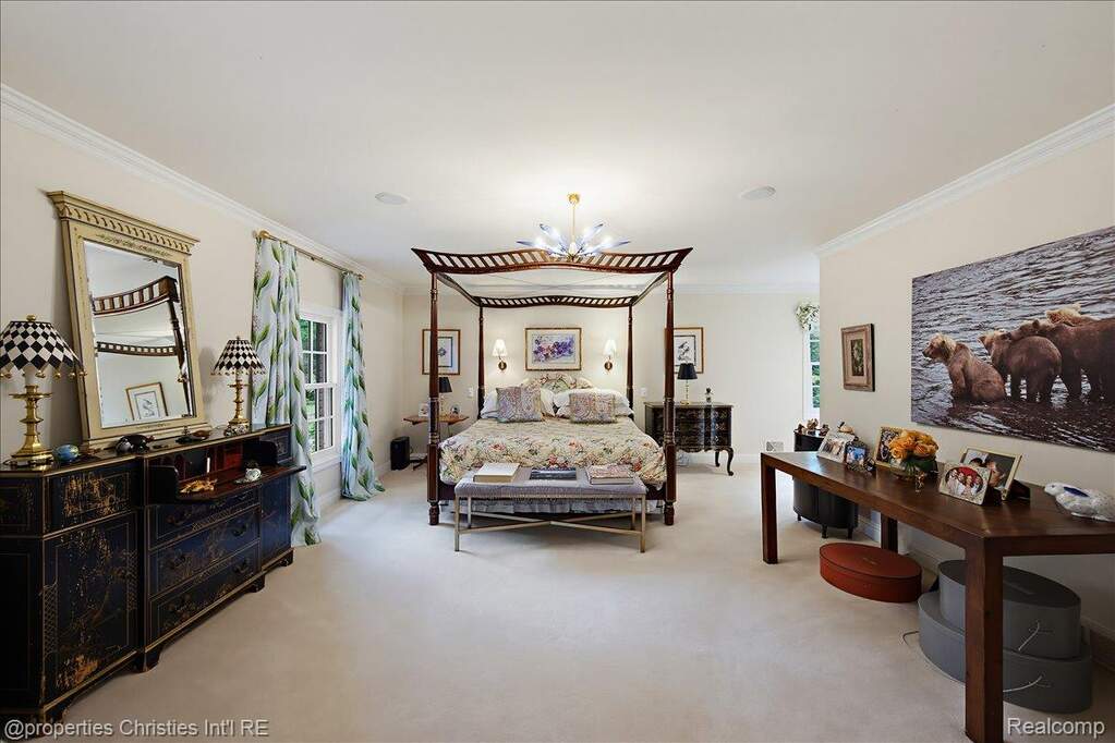 5 Bedroom Single Family Home/House's Image 31