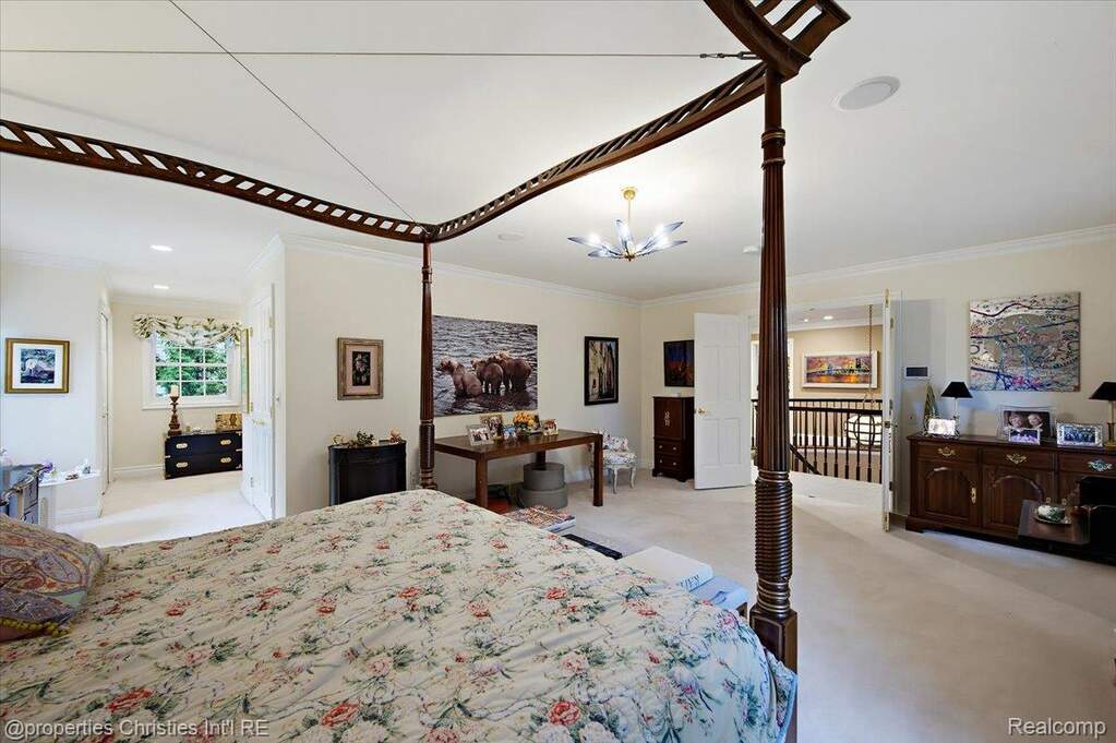 5 Bedroom Single Family Home/House's Image 32