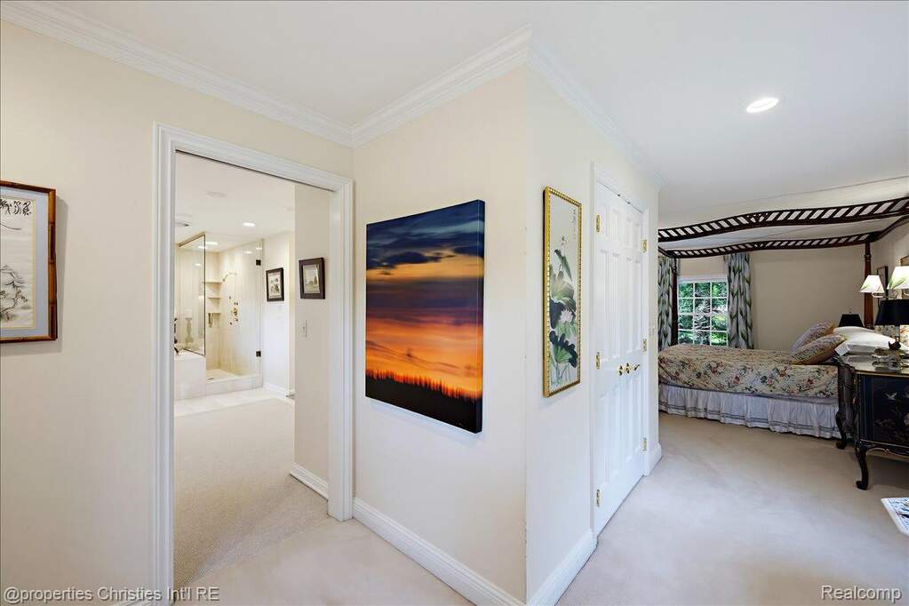 5 Bedroom Single Family Home/House's Image 33