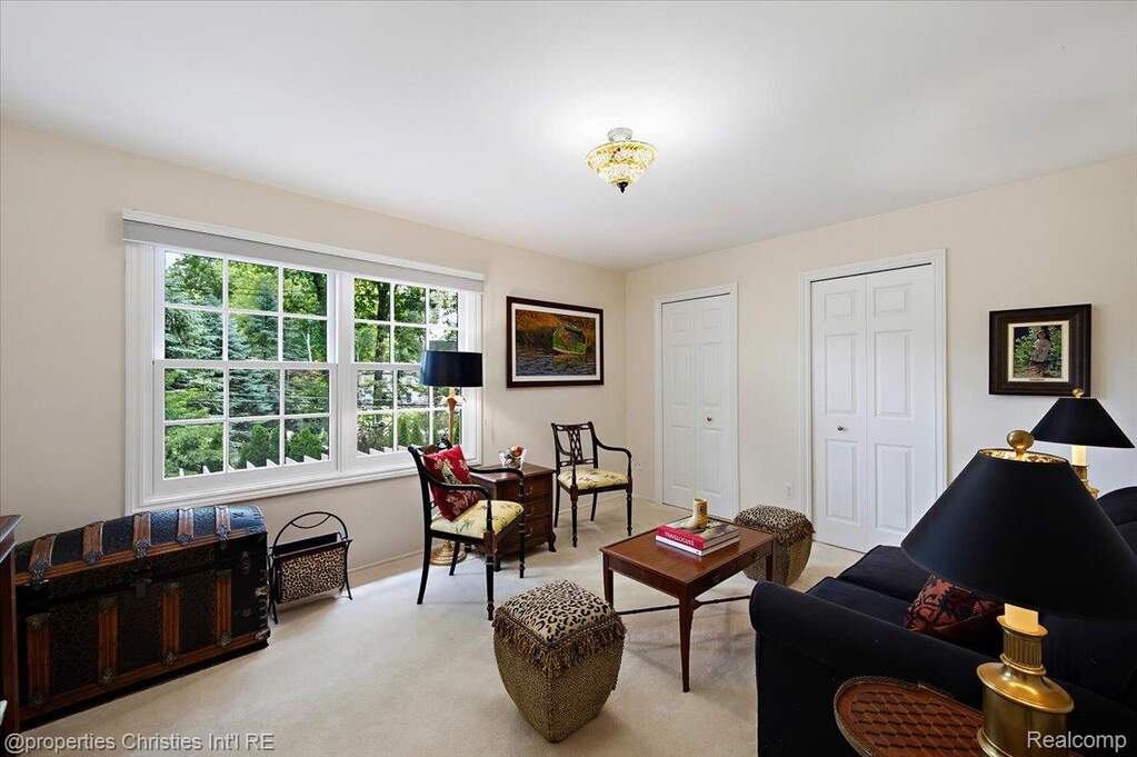 5 Bedroom Single Family Home/House's Image 39
