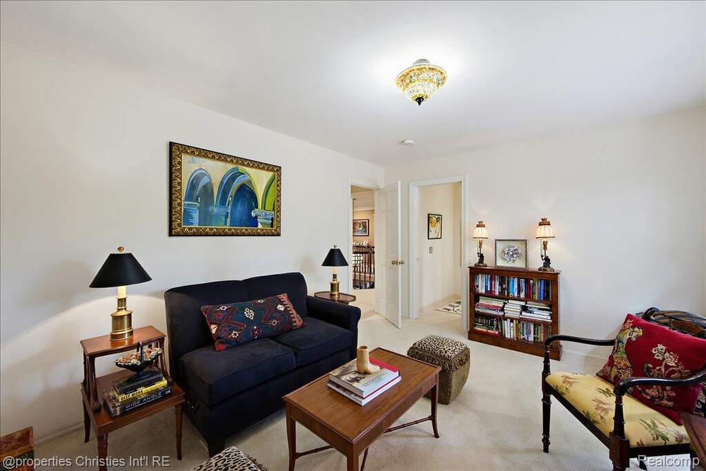 5 Bedroom Single Family Home/House's Image 40