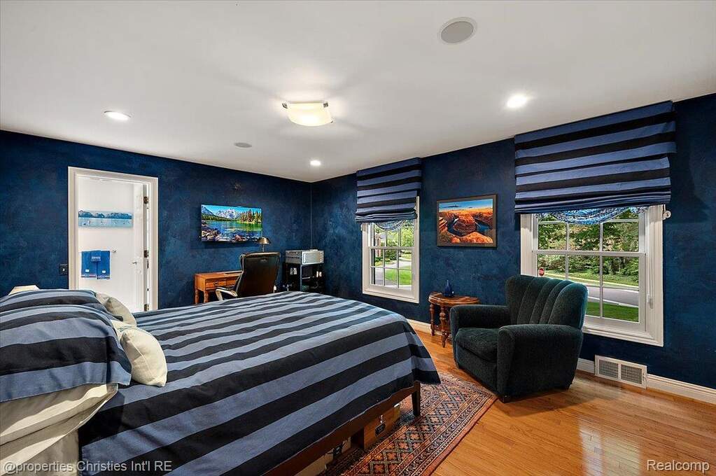 5 Bedroom Single Family Home/House's Image 42