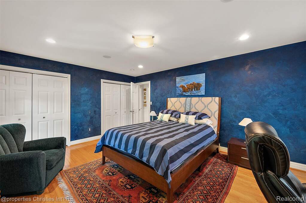 5 Bedroom Single Family Home/House's Image 43