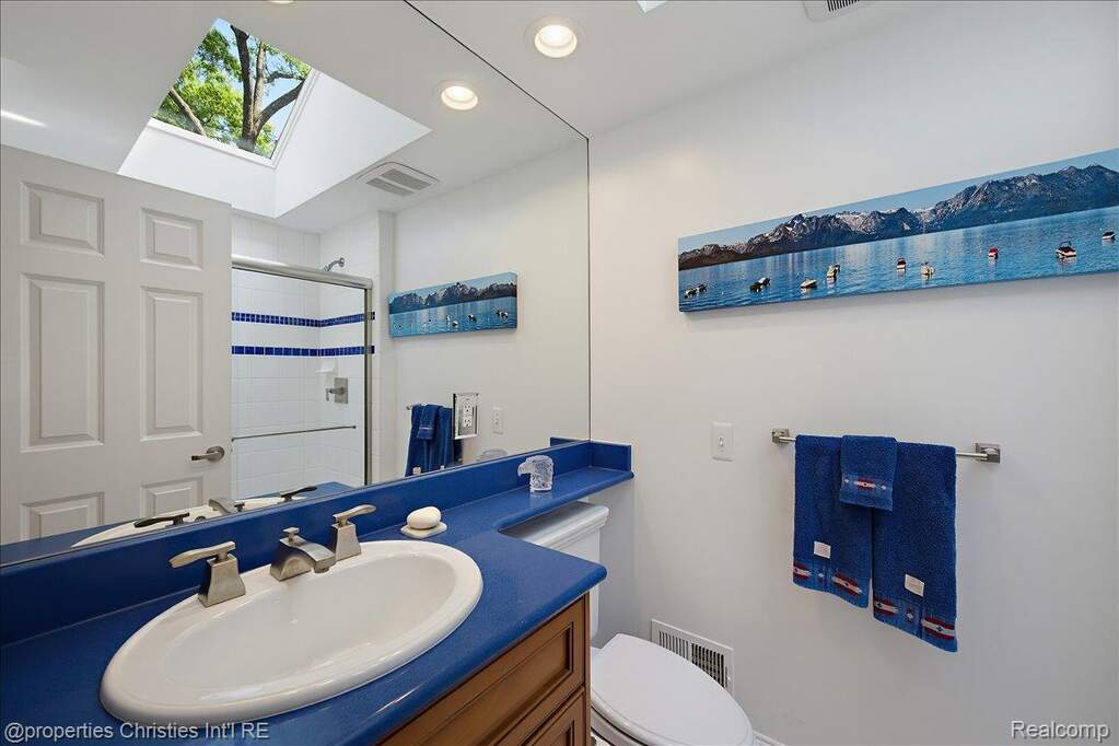 5 Bedroom Single Family Home/House's Image 44