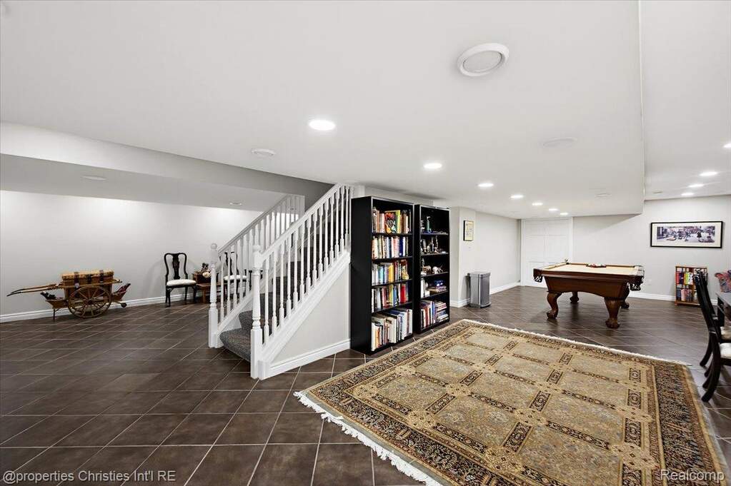 5 Bedroom Single Family Home/House's Image 49