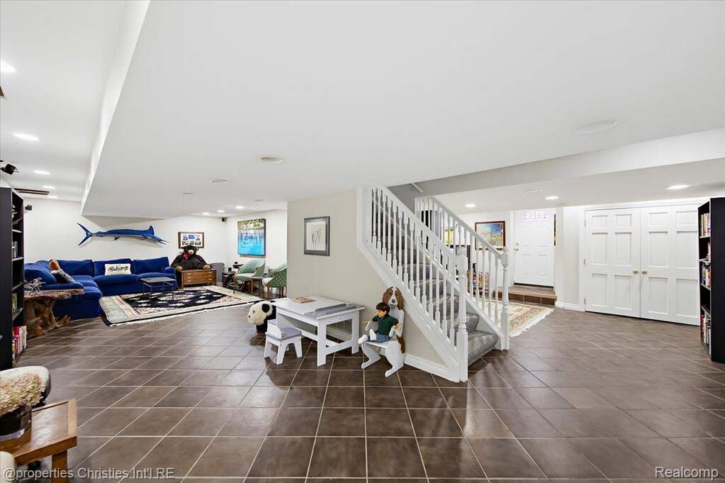 5 Bedroom Single Family Home/House's Image 50