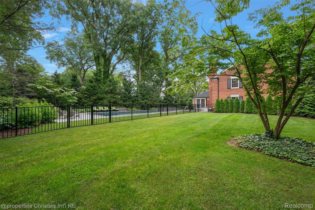 5 Bedroom Single Family Home/House's Image 62