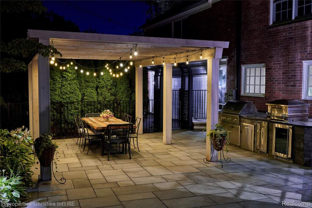 5 Bedroom Single Family Home/House's Image 68