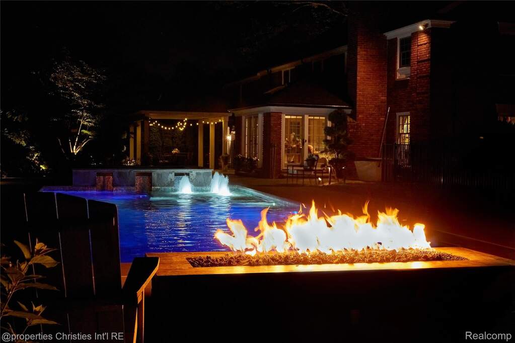 5 Bedroom Single Family Home/House's Image 75