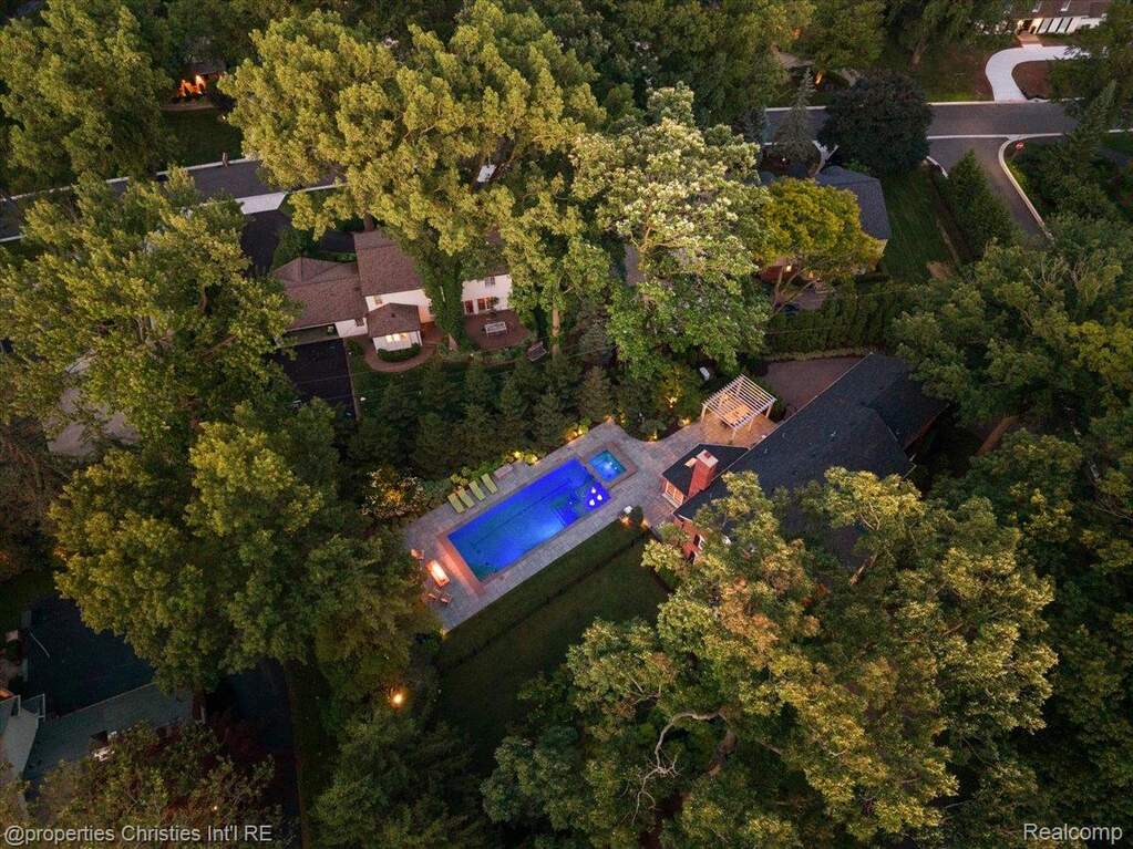 5 Bedroom Single Family Home/House's Image 78