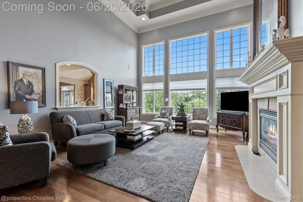 5 Bedroom Single Family Home/House's Image 7