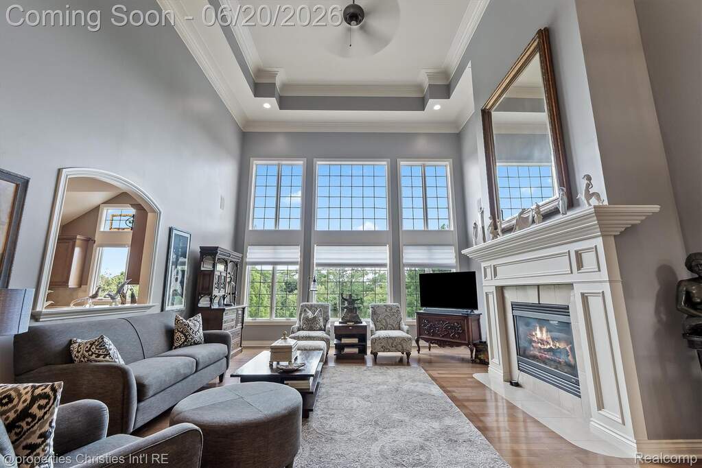 5 Bedroom Single Family Home/House's Image 8