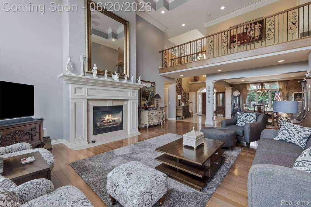 5 Bedroom Single Family Home/House's Image 9