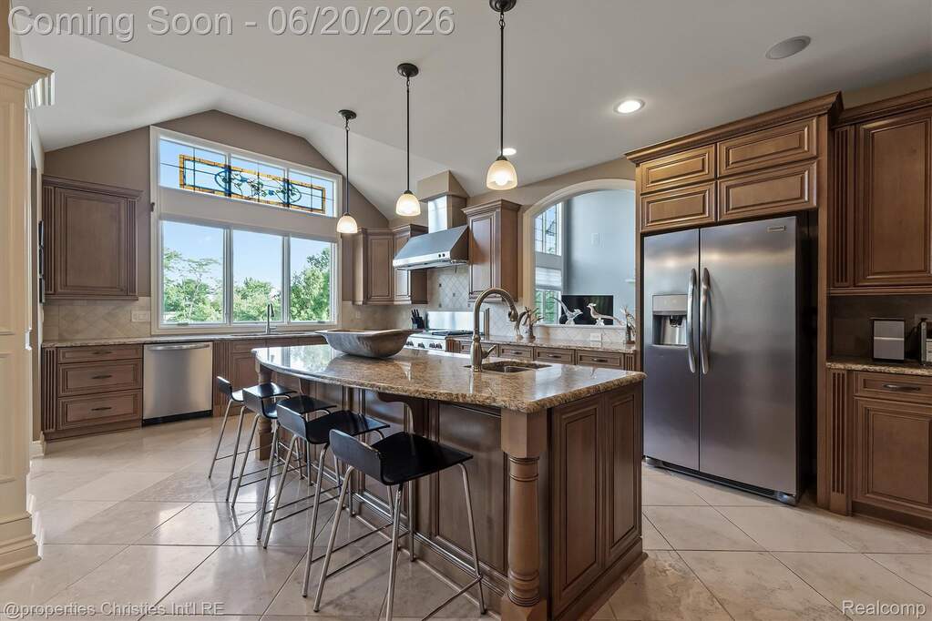 5 Bedroom Single Family Home/House's Image 11