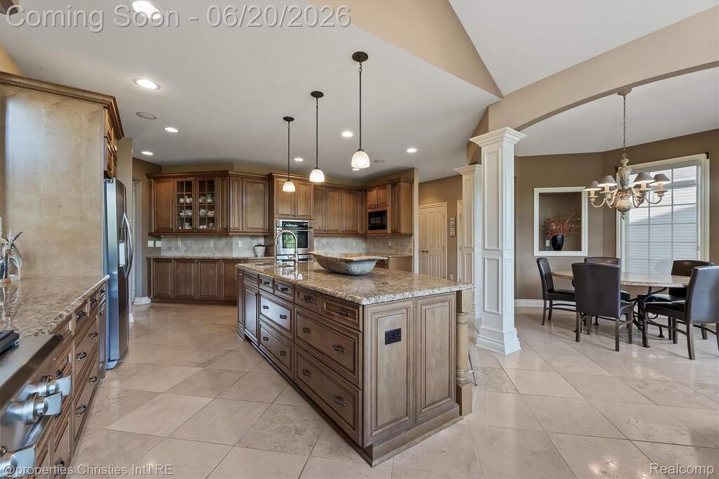 5 Bedroom Single Family Home/House's Image 12