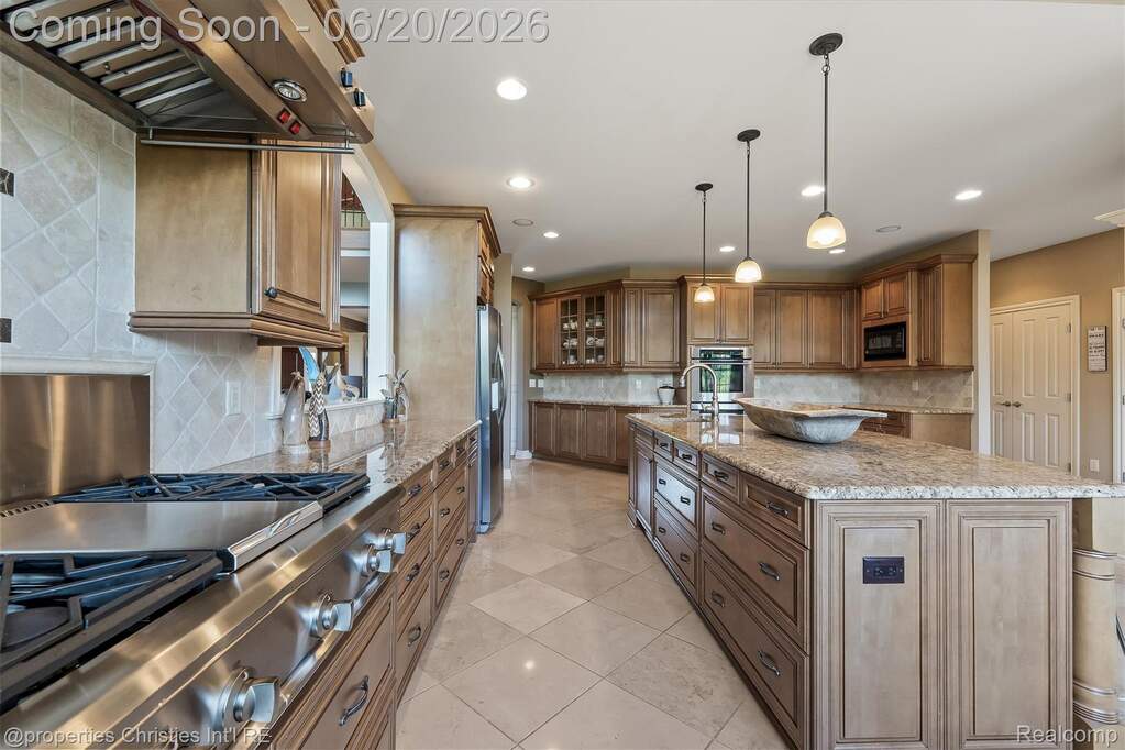 5 Bedroom Single Family Home/House's Image 13