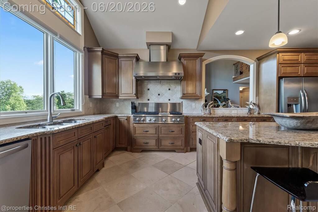 5 Bedroom Single Family Home/House's Image 15