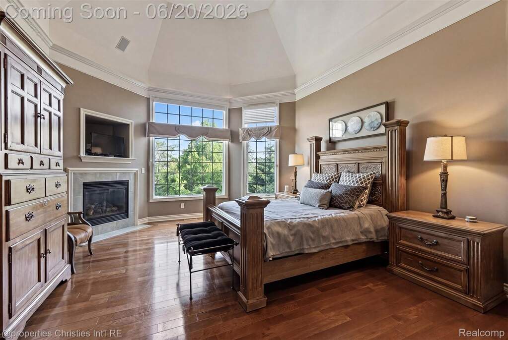 5 Bedroom Single Family Home/House's Image 17