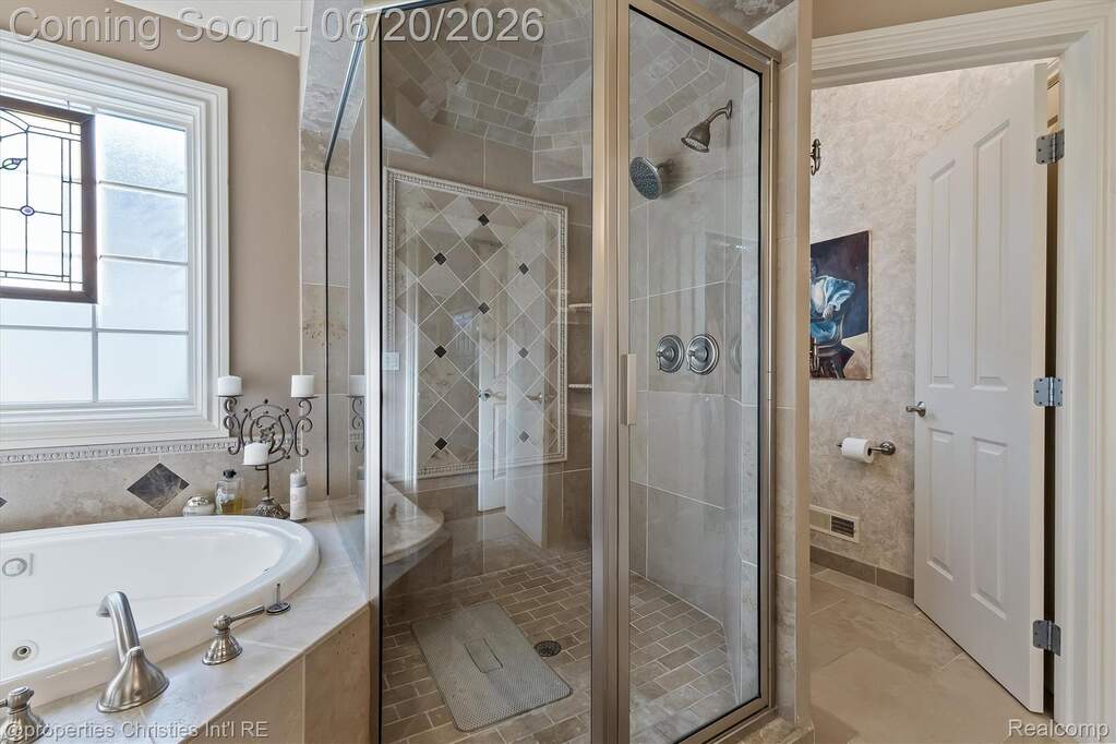 5 Bedroom Single Family Home/House's Image 19