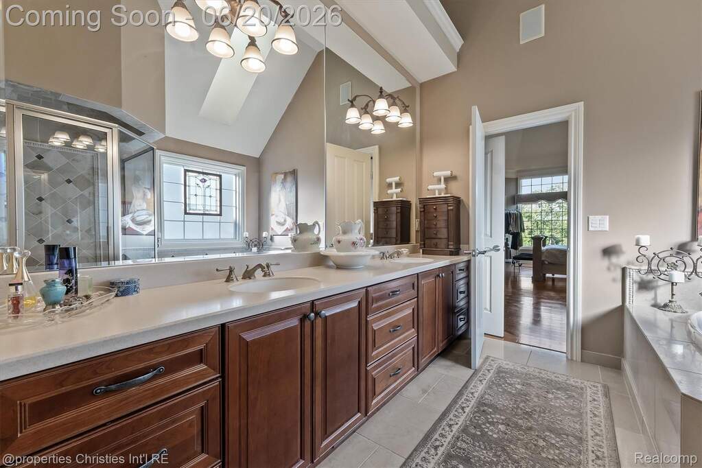 5 Bedroom Single Family Home/House's Image 20