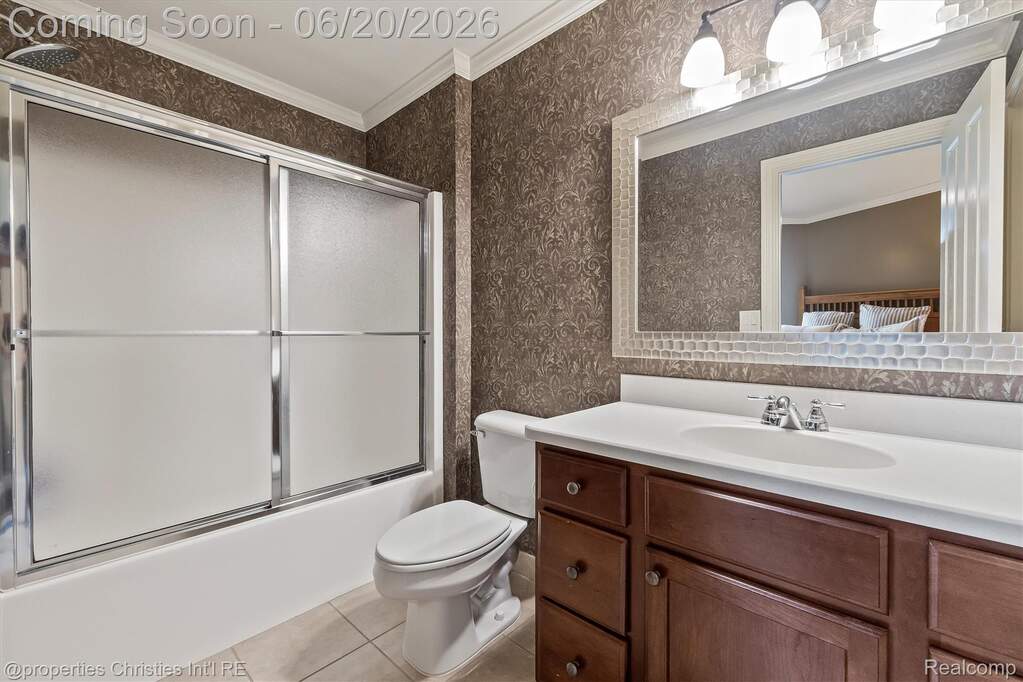 5 Bedroom Single Family Home/House's Image 25