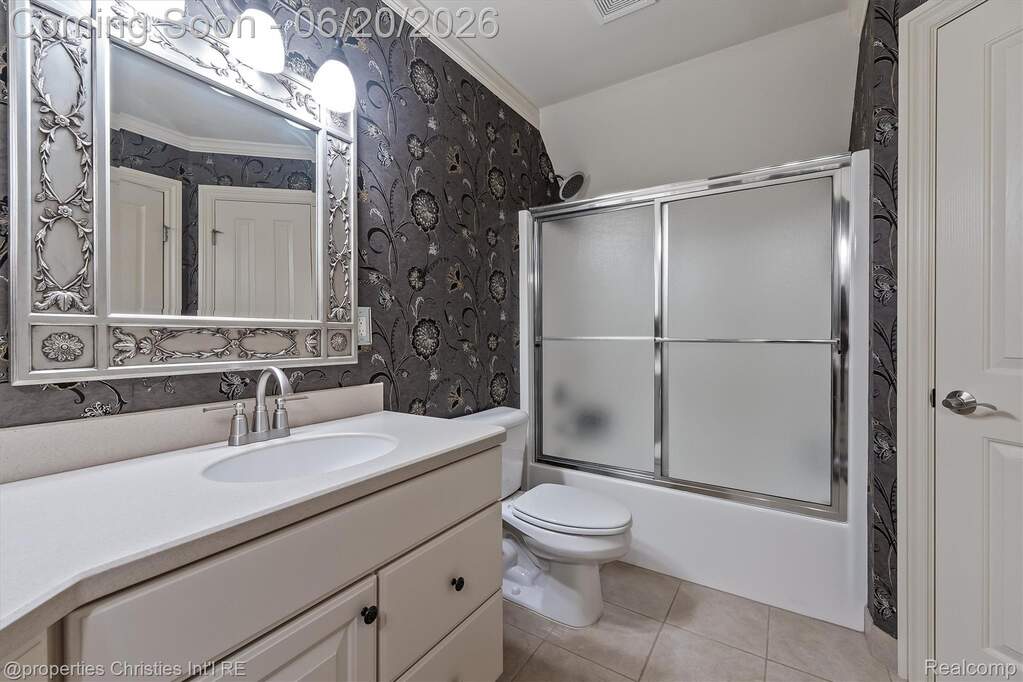 5 Bedroom Single Family Home/House's Image 27