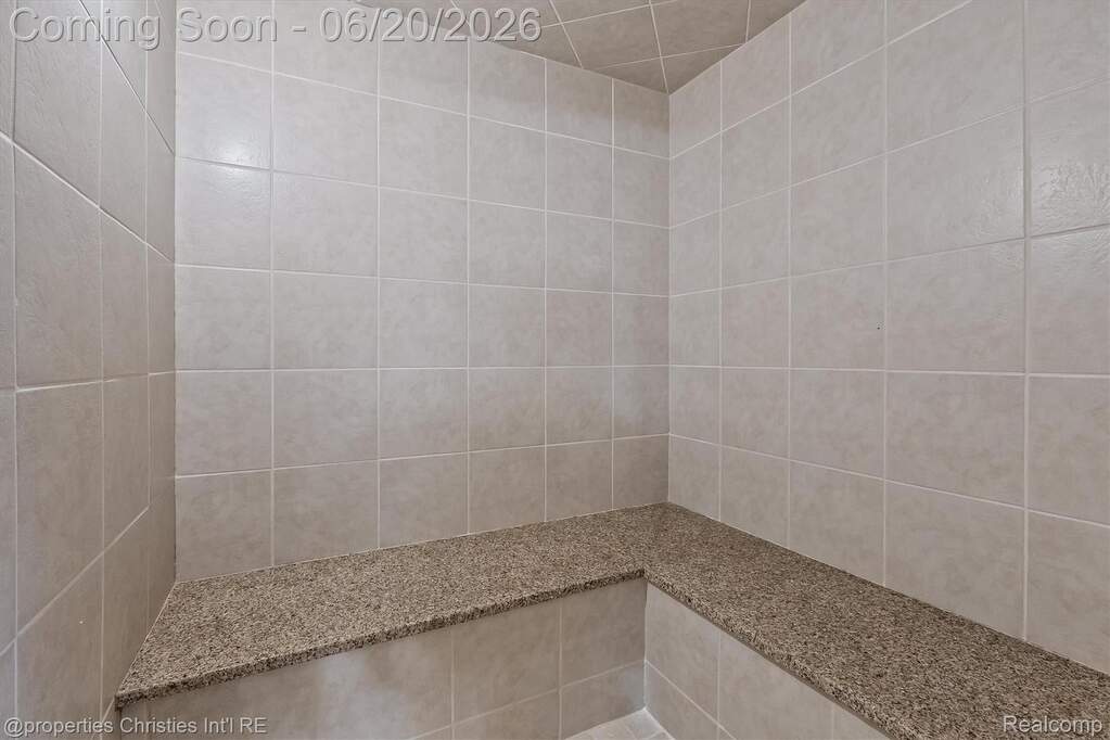 5 Bedroom Single Family Home/House's Image 33