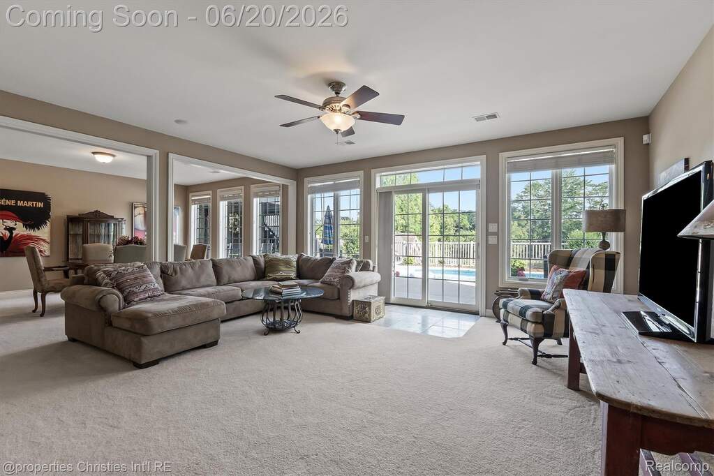 5 Bedroom Single Family Home/House's Image 34