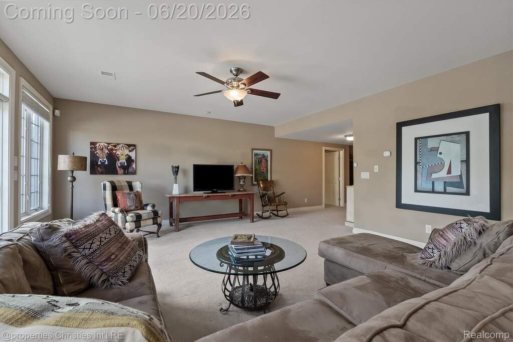 5 Bedroom Single Family Home/House's Image 35