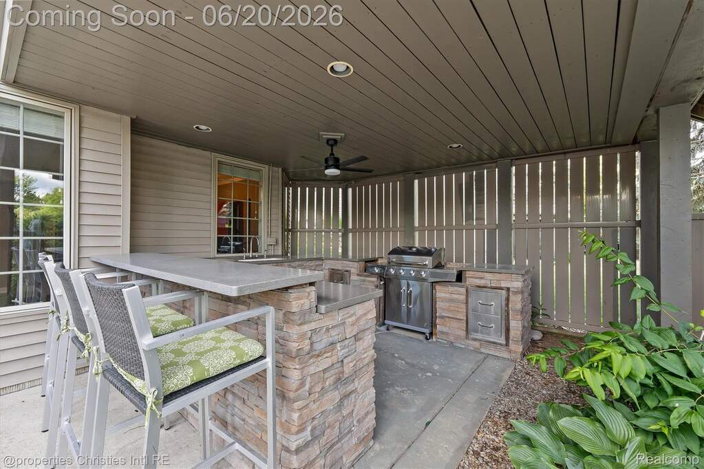 5 Bedroom Single Family Home/House's Image 49