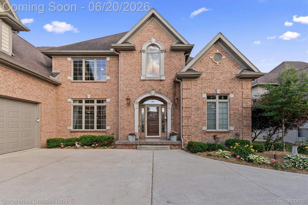 5 Bedroom Single Family Home/House's Image 4