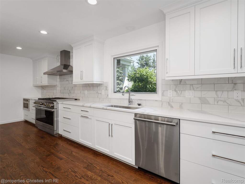 4 Bedroom Single Family Home/House's Image 8